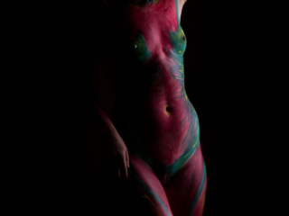 keha-maalimine-punaseks värvitud keha ehk kehamaaling