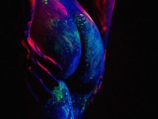 fotosessioon kehamaalingutega värvitud keha ehk kehamaaling pepul