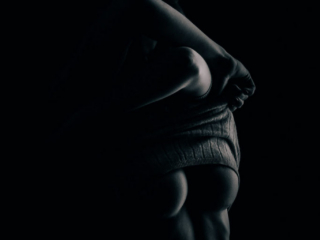 akt lahti riietumine alasti foto kangaga