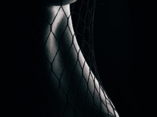 Aktifotod 025 alasti foto võrgus kehaga