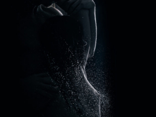 aktifoto kahest inimesest kes du&scaron;&scaron;i all