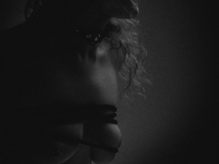 fetish akt 021 alasti ja seotud