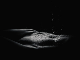 Keiti 105 aktifoto veega kus vesi langeb ja vee piisad