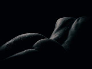 Mariann Akt 179 aktifoto veega kus vesi langeb ja vee piisad