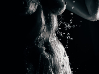 Piia 055 copy aktifoto veega kus vesi langeb ja vee piisad