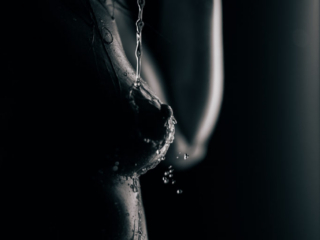 Piia 064 copy aktifoto veega kus vesi langeb ja vee piisad