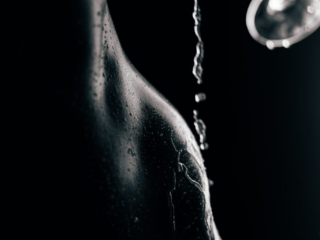 Piia 067 copy aktifoto veega kus vesi langeb ja vee piisad